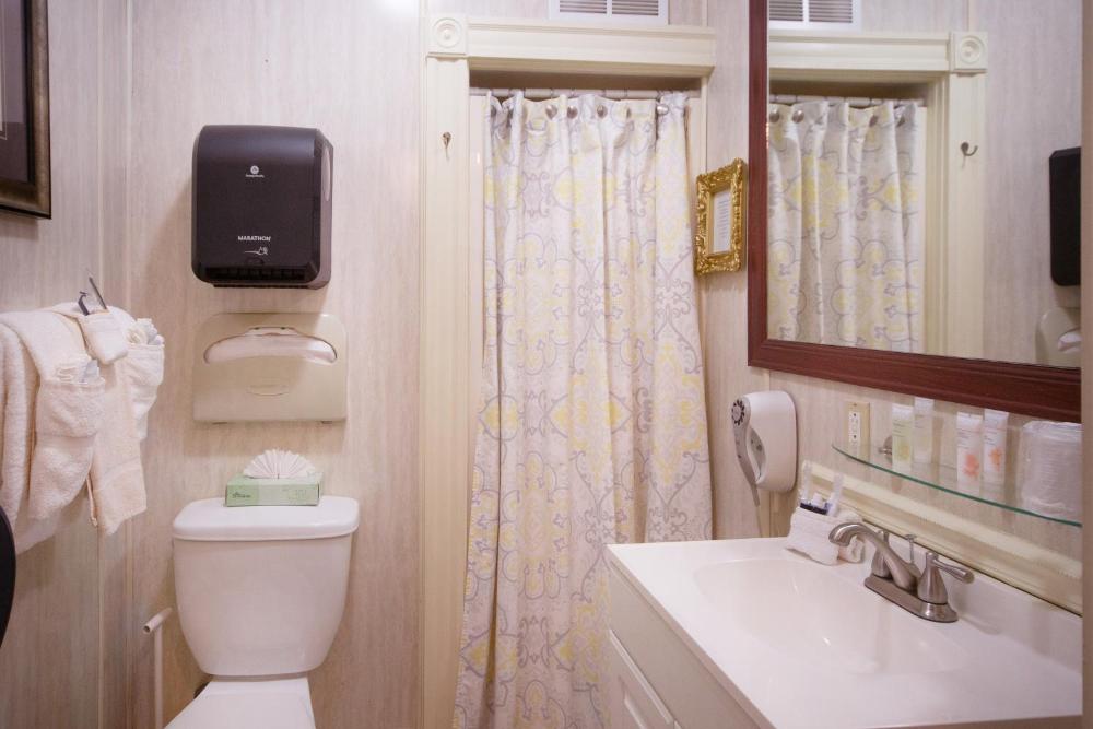 Double Room with External Private Bathroom interior