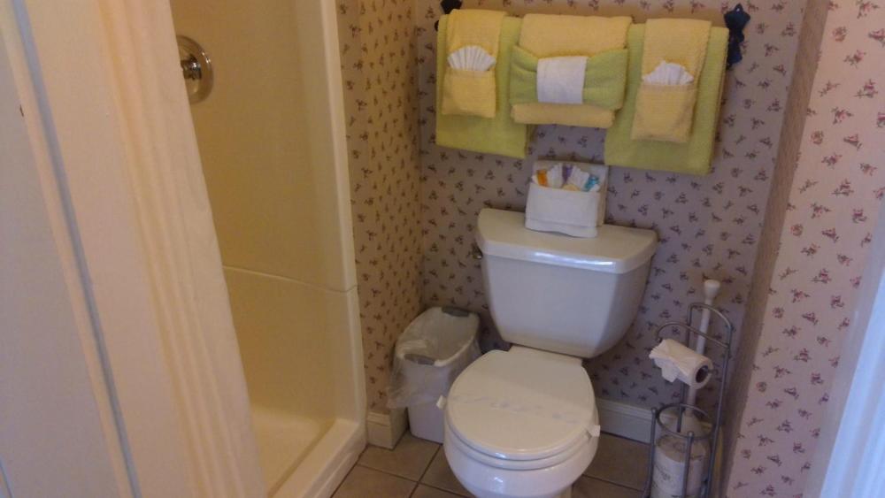Double Room with Shared Bathroom interior