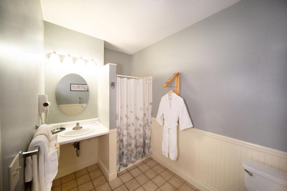 King Room with Private Bathroom interior